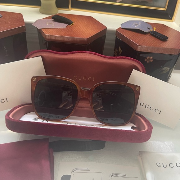NWT Authentic GUCCI Sunglasses with all the original packaging & Organizer🧡 🧡 - Picture 5 of 12